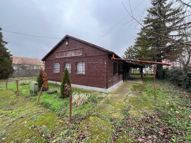 Elad� Pub, K�r�sszegap�ti