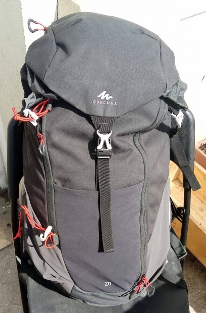 Eladó Quechua Decathlonos 20 literes túrahátizsák