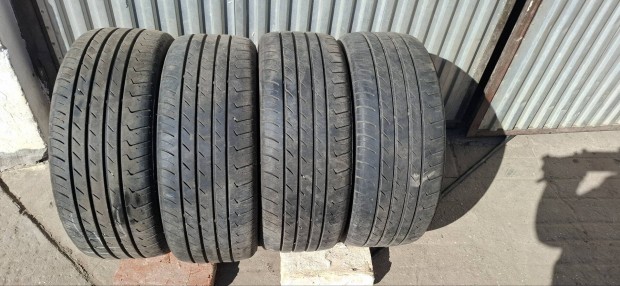 Elad� R15 ny�rigumik 