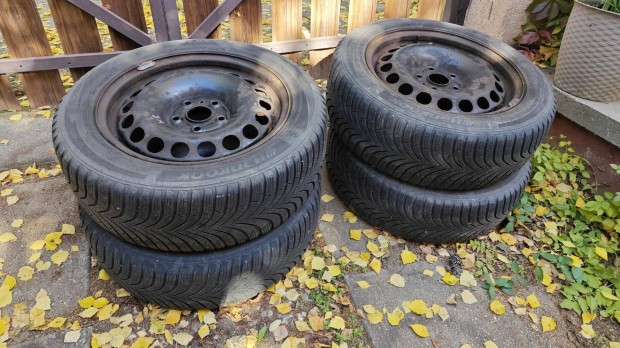 Eladó R16 lemezfelni, téli gumival (Passat B6 autómról)
