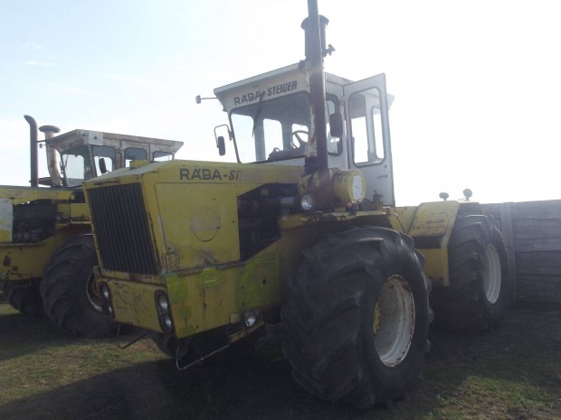 Elad Rba Steiger 250 traktor munkaeszkzeivel is