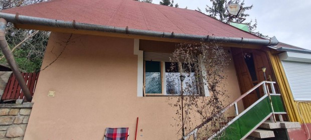 Elad Rcalmson egy 80 nm-es, 2 szobs, j llapot csaldi hz