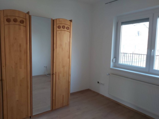 Elad� R�kospalota kertv�rosi r�sz�n egy csal�dih�z f�l, saj�t telek!