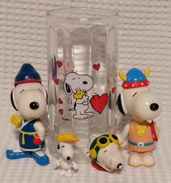 Eladó Régi / Retro "Snoopy" Plüssfigura / Játékfigura Pohár / Szett