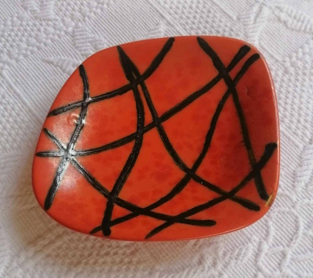 Elad Rgi / Retro / Vintage Narancs s Fekete Fnyes Kermia Kistlka