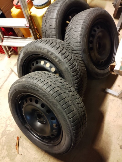 Elad Renault 16 collos lemezfelni garnitra!