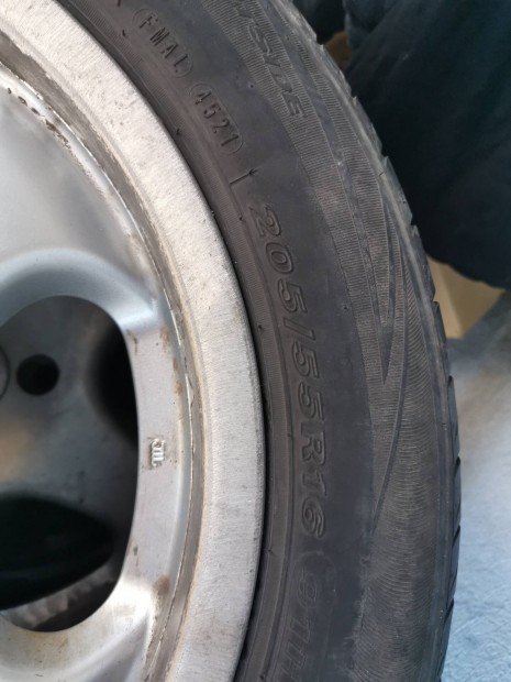 Eladó Renault Alufelni nyári gumival