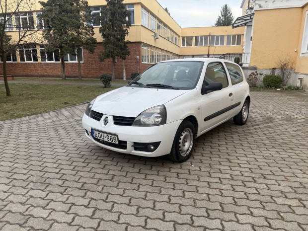 Elad Renault Clio Van, 2009-es.