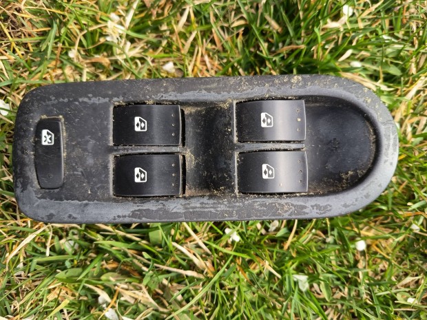 Elad� Renault Megane2 bal oldali els� ablakemel� kapcsol�!