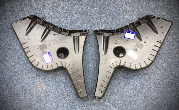 Eladó S60 II, V60 bal első hátsó lökhárító konzol 13000ft. Bp/posta