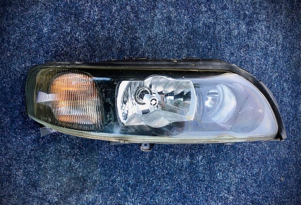 Eladó S60 V70 jobb fényszóró 2000-től. sima és xenon.Bp/posta