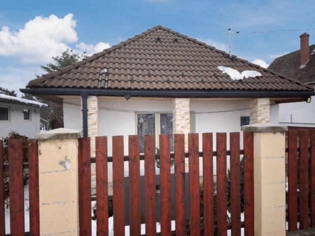 Elad� Saj�sz�geden egy 2020-ban TELJESK�R�EN FEL�J�TOTT, modern, 2