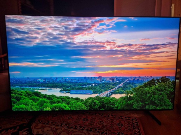 Elad Samsung 4K Qled SMART Tv! 