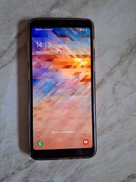 Elad Samsung Galaxy A8 (2018) SM-A530F dul SIM-es okostelefon