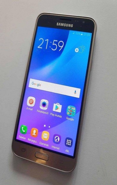 Elad Samsung Galaxy J3 Vodafone mobiltelefon ingyen postval