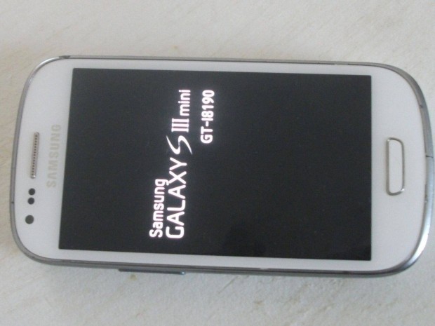 Elad Samsung Galaxy S III mini mobiltelefon !