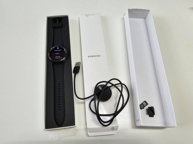Elad Samsung Galaxy Watch 4 Classic 46mm fekete esim