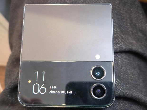 Elad Samsung Galaxy Z Flip4 5G black szp llapotban