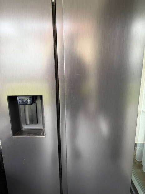 Elado Samsung No frost side-by-side hűtő.