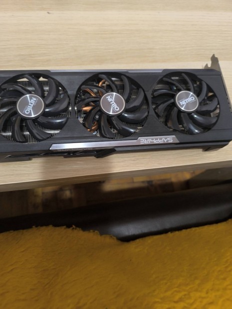 Elad Sapphire Radeon R9 390 . 8 GB Vram. 512 bit. Kifogstalan