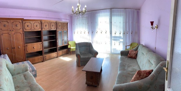 Elad Sifok belvrosban egy nappali 3 szobs belvrosi panel laks