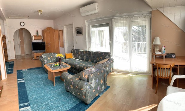 Eladó Siófokon vízközeli 177m2+40 m2-es családi házas nyaraló