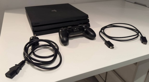 Eladó Sony Playstation 4 Pro 1TB