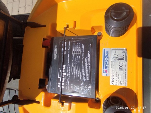 Eladó Stiga Estate 2398 HW típusú fűnyíró traktor
