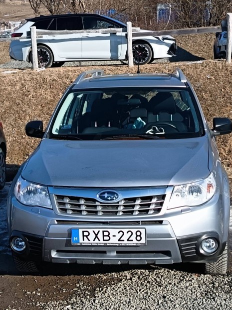 Elad� Subaru Forester terpj�r�