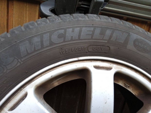 Eladó Subaru Impreza alu felni Michelin nyári gumival+ ajándék