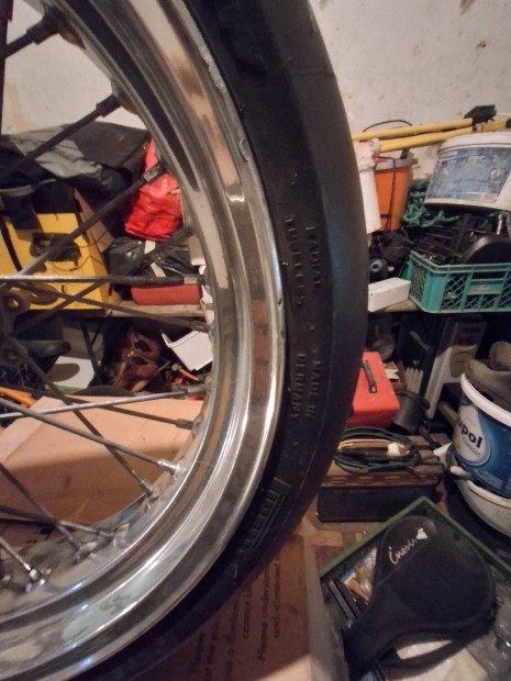 Elad� Supermoto ker�kek �j gumikkal