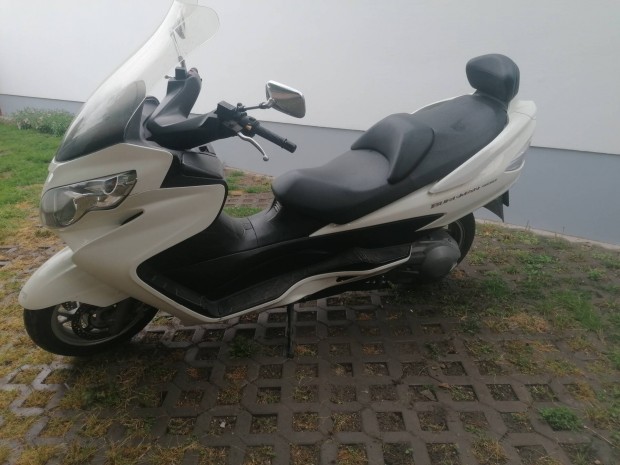 Eladó Suzuki Burgman 400 friss műszakival frissen szervizelve