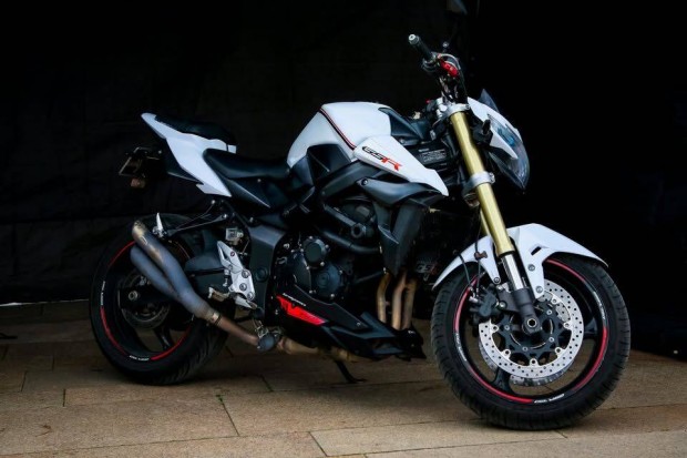 Elad Suzuki GSR 750 naked