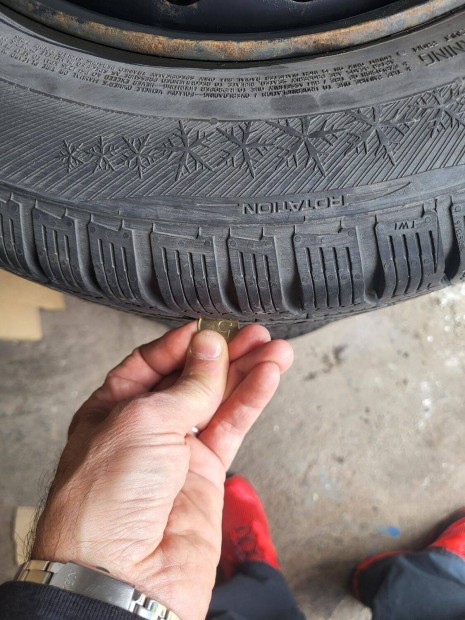 Eladó Suzuki SX4 lemezfelni+téligumiszett