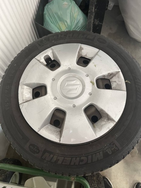 Eladó Suzuki Swift lemezfelni téli gumival