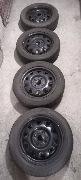 Elad Suzuki felnik (gumiabronccsal)