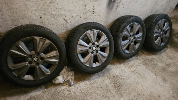 Eladó Suzuki gyári alufelni téli gumival