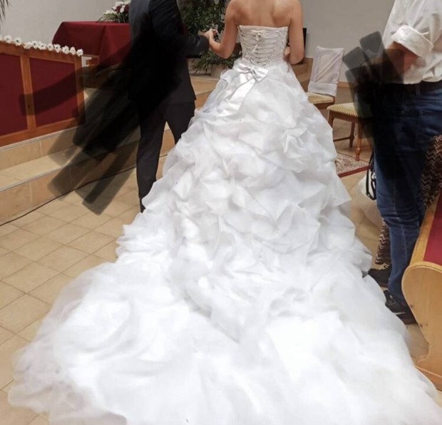 Elad Swarovski menyasszonyi ruha