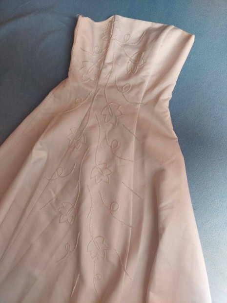 Elad Szalagavat-Menyasszonyi ruha