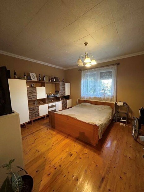 Elad� Sz�rf�ld�n �sszkomfortos csal�di h�z