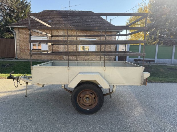 Elad Szene Laszl utnfut