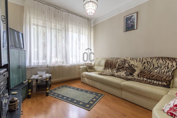Eladó Szigetváron a Szabadság utcában egy 200 m2-es 6 szobás családi h
