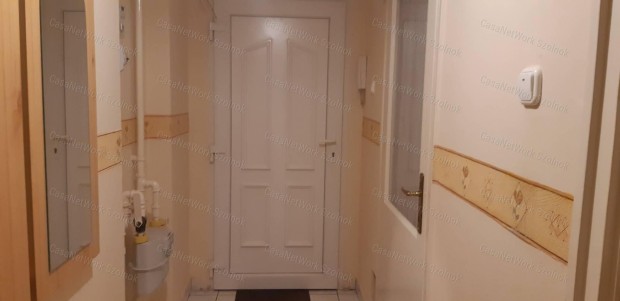 Elad� Szolnok belv�rosi garzonlak�s!