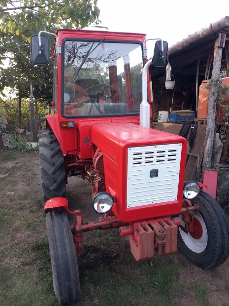 Elad T25 traktor