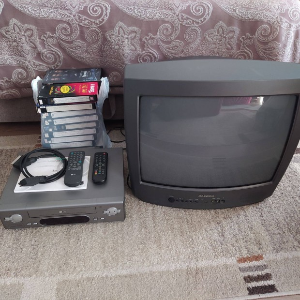 Eladó TV+VHS videomagnó+műsoros kazetták