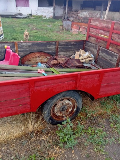 Eladó TZ4K pótkocsi