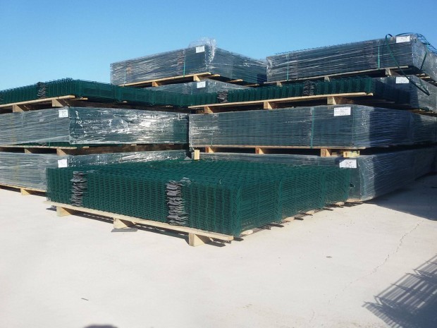 Eladó Táblás kerítés panel a gyártótól kerítésrendszer