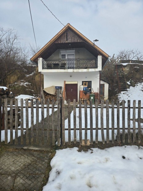 Elad� Tanya sz�l�vel