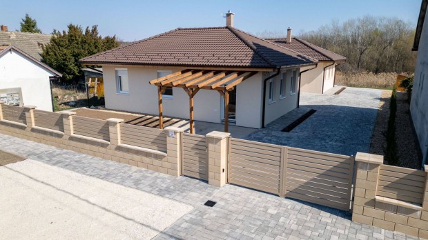 Elad� T�rsash�z