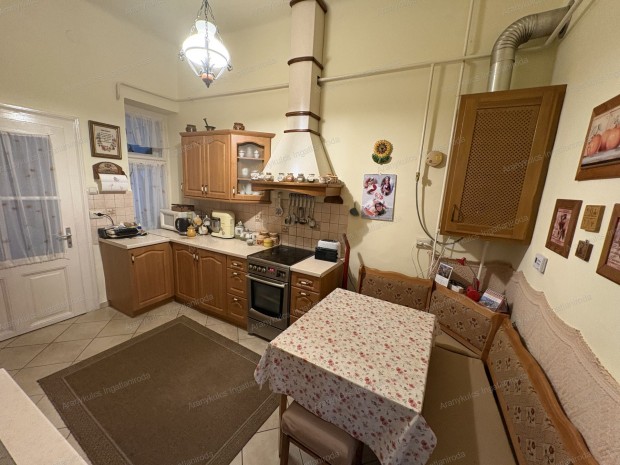 Elad� T�rsash�z Gyul�n!